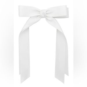 ✨SHASHI 🎀 HAIR BOW IN WHITE✨